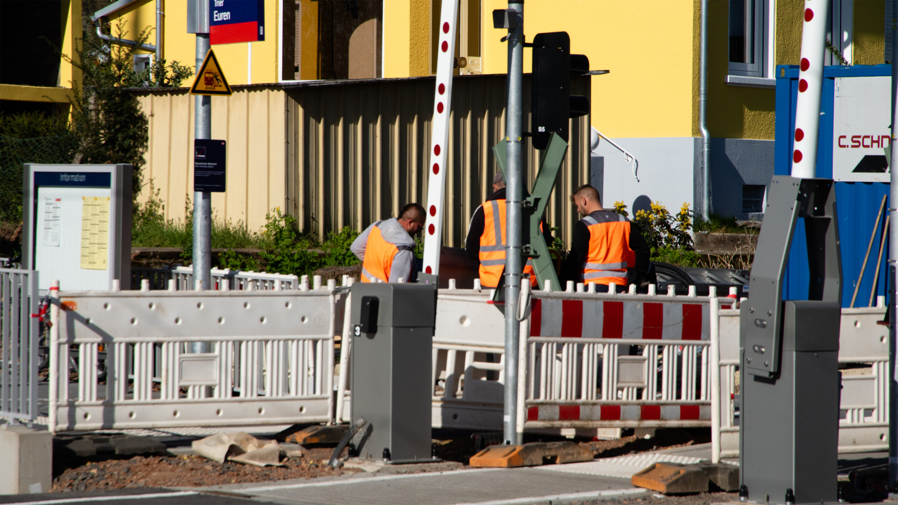 baustelle-nimmersatt-migranten-crew HOLY FUCK Alter, Gott verdammte Maden im Garten!!!