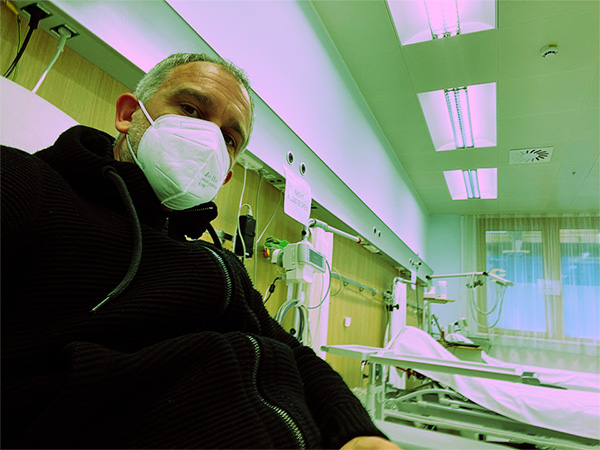 Fahre ins Krankenhaus weil mir morgens plötzlich sogar, Eiter einfach aus dem Ohr läuft